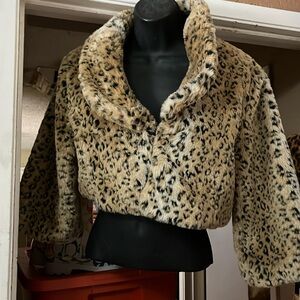 🎀🌸🌼 CROPPED FAUX FUR LEOPARD JACKET